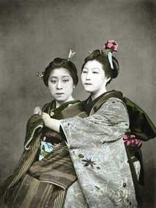 To Geisha-piger, ca. 1880 (håndfarvet albuminfoto)